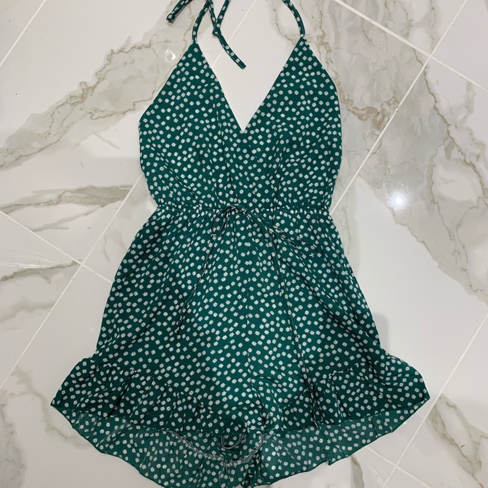 Green & white mini flowered romper!! Size S!